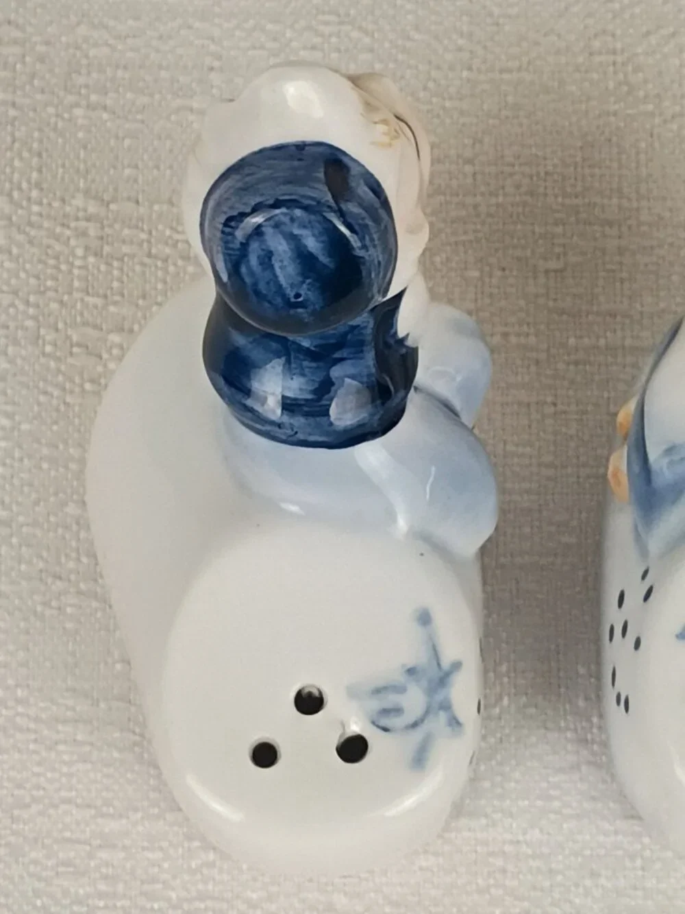 Vintage Blue White Kissing Dutch Boy Girl Salt Pepper Shakers E-5816 Enesco